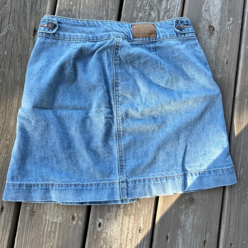 American Eagle size 2 denim mini skirt button detail pockets